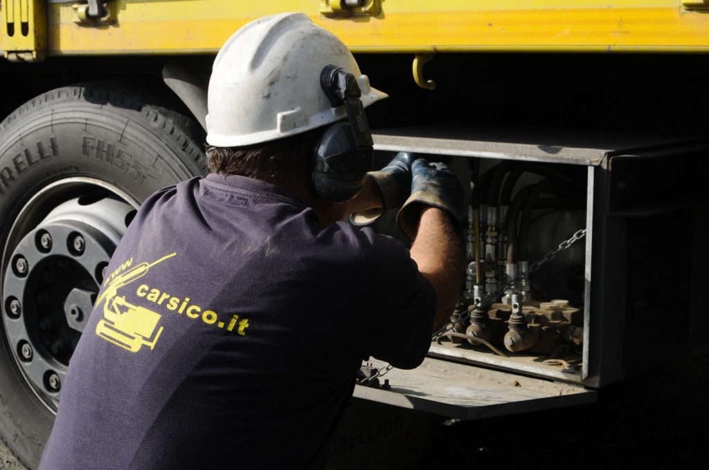 Carsico Srl - procedure di scarico della sonda di perforazione cingolata